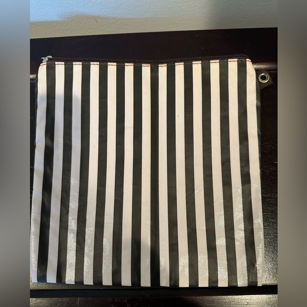 Henri Bendel Purple, Brown and White Vintage Glossy Coating Cosmetic Case GUC! - Picture 6 of 15